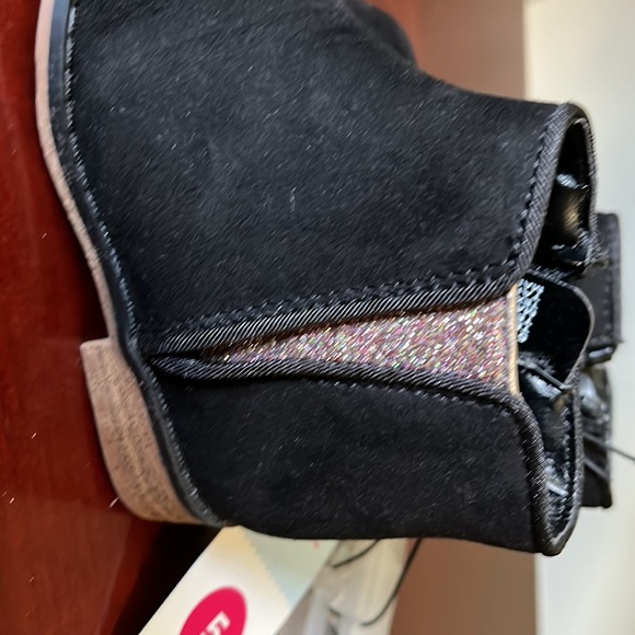 Boots - Picture 5 of 5